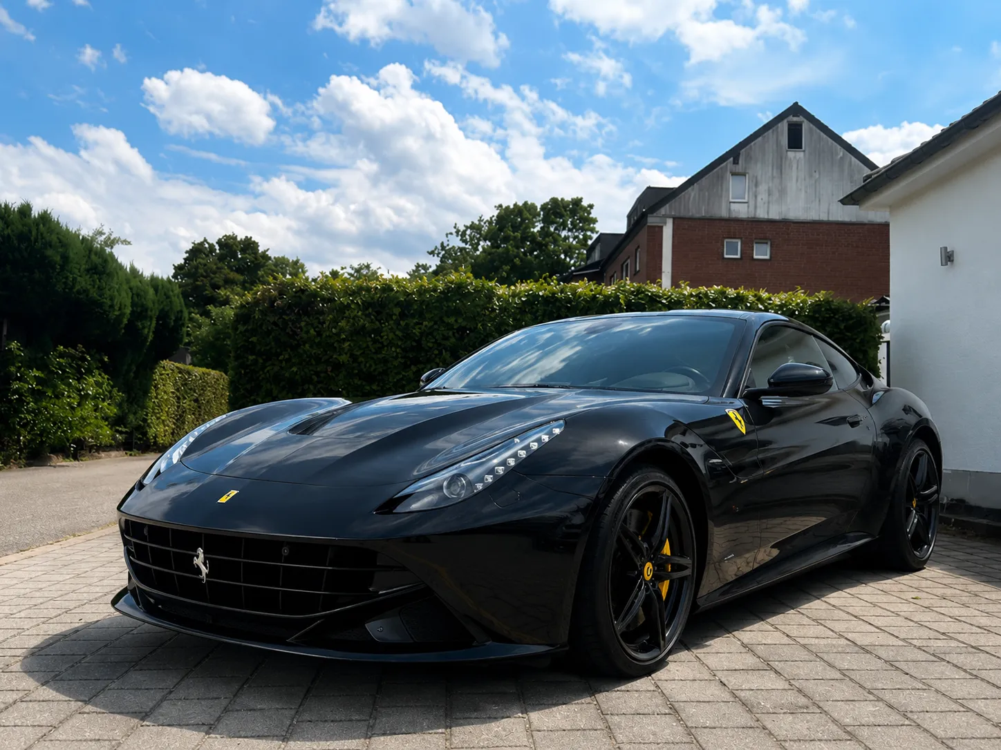 Zuletzt angekaufter Ferrari F12 in Schwarz