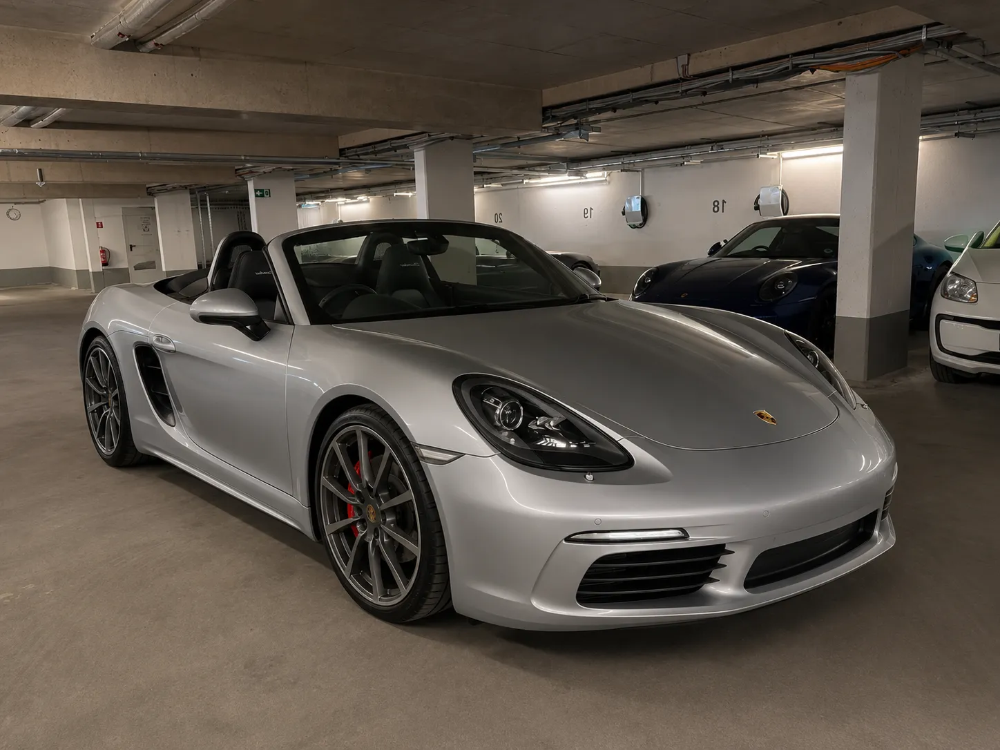 Zuletzt angekaufter Porsche 718 Boxster in Silber in einer Tiefgarage