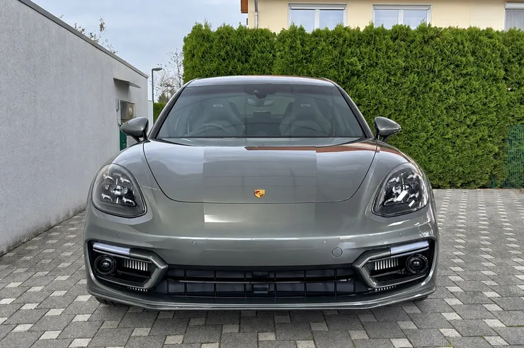 Zuletzt angekaufter Porsche Panamera in Grau, Frontansicht
